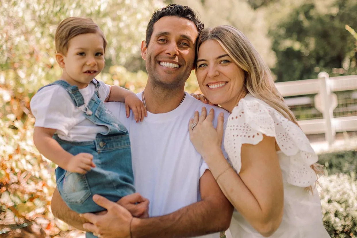 Jak spakować aparaty słuchowe na podróż samolotem z dzieckiem niedosłyszącym?